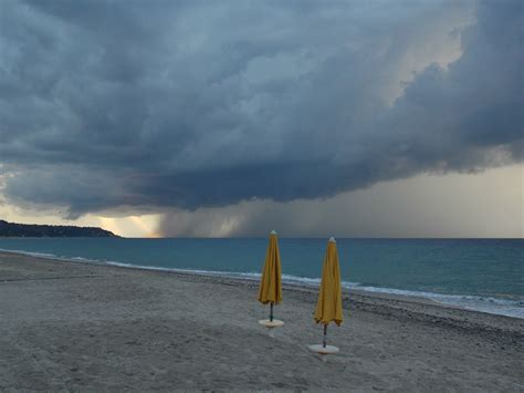 Addio Estate Agosto Piu Freddo Arriva Frosinona Piogge E