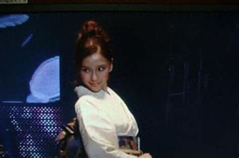 The Footage Of Angelababy Entering The Crazy Horse Show Was Exposed