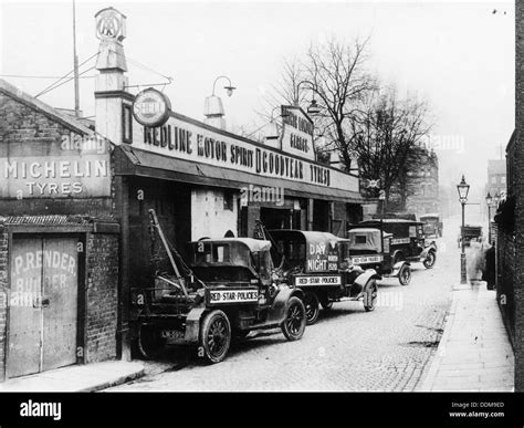 Daimler Breakdown Trucks Early 1920s Hi Res Stock Photography And