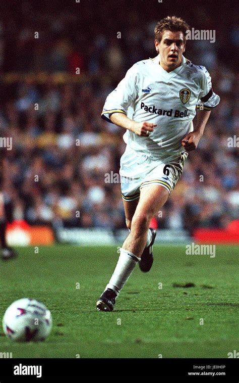 JONATHAN WOODGATE LEEDS UNITED FC 01 May 2000 Stock Photo - Alamy