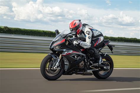 BMW S 1000 RR 2022 ganha melhorias mecânicas e nova cor no Brasil