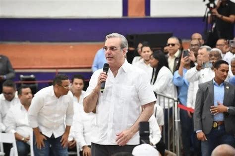 Luis Abinader Encabeza Entrega De T Tulos En Sde Y Ciudadanos Claman