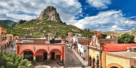 La Magia Monolítica de la Peña de Bernal La Carrera Panamericana