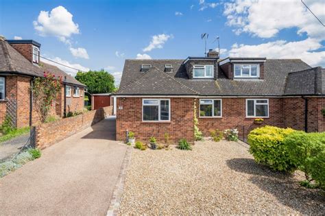 New Road Bourne End Sl8 4 Bed Semi Detached House For Sale £585 000