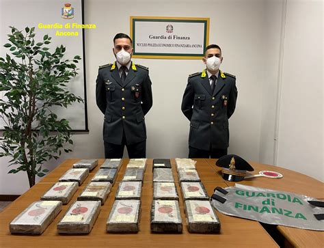 GdF Ancona Sequestrati 21 5 Kg Di Cocaina Purissima A Porto Sant