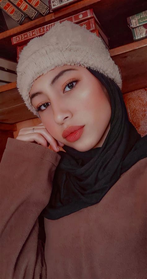 Hijab Girl Instagram Snapchat Hijabi Girl Girl Hijab Girl Photo Poses Girl Poses Kendall