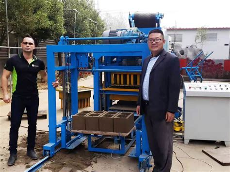 Qt Automatic Vibration Cement Concrete Block Making Machine For