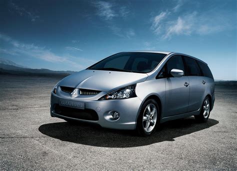 Mitsubishi Grandis Photos And Specs Photo Grandis Mitsubishi Models