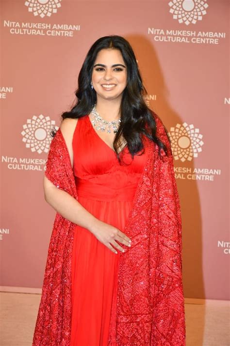 Mukesh Ambani Nita Ambani Daughter Isha Ambani Wore Red Gown For Nmacc