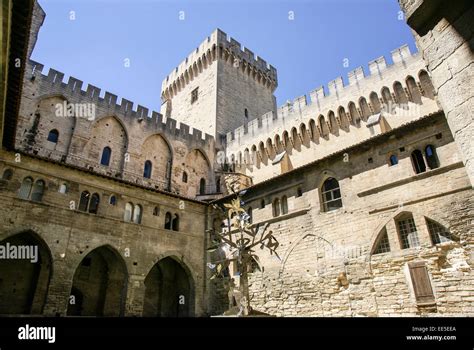 Interior palais des papes papal hi-res stock photography and images - Alamy