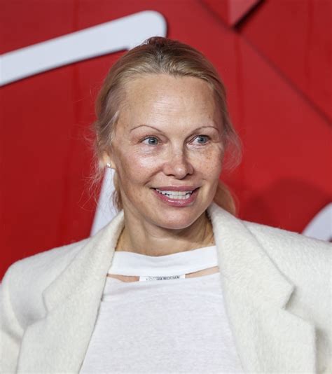 Prirodna lepotica Pamela Anderson se slikala bez trunke šminke za