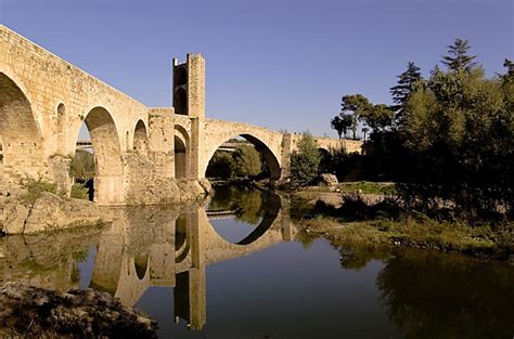 L Espagne Ponts Pont De Besalu Catalogne Club Des Voyages