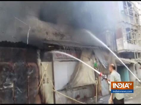 Kanpur Fire Breaks Out In Godown In Collectorganj Area India Tv