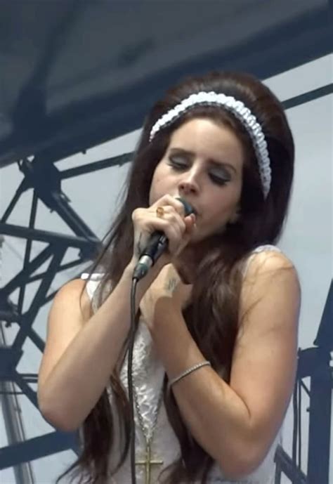 Lana Del Rey Million Dollar Man Performance En