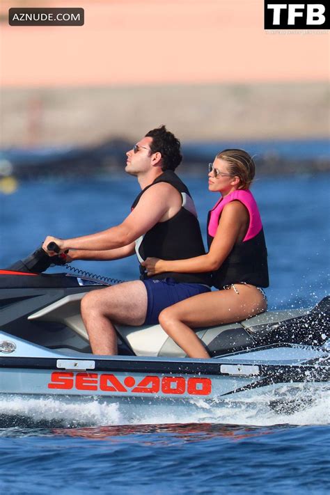 Sofia Richie Sexy Seen Flaunting Her Hot Bikini Body On A Boat With Elliot Grainge In Antibes