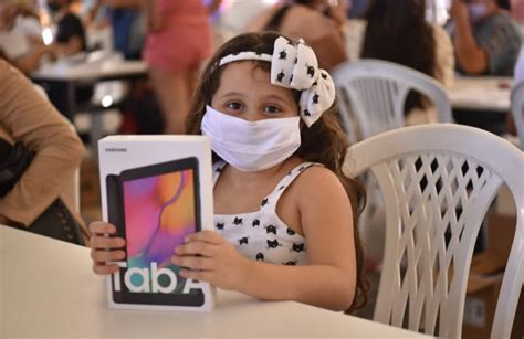 Caucaia Inicia Nova Semana Entrega De Tablets Para Alunos Do Ano