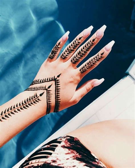 26 Elegant Henna Tattoo Designs For Women Pulptastic