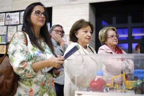 Im Genes De La Exposici N Juguetes Jugados De Madre Coraje