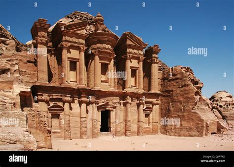 Monument Petra Hi Res Stock Photography And Images Alamy