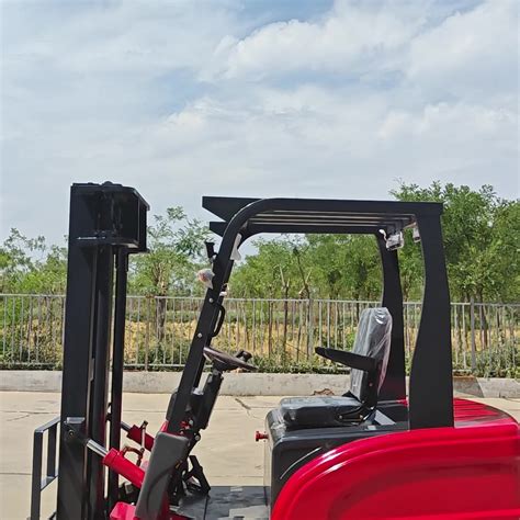 Four Wheel Electric Forklift Truck Ton Ton Ton Ton All Terrain