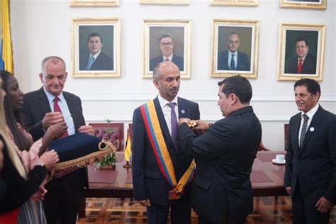 ENTREGAN MEDALLA DE SIMÓN BOLÍVAR AL PRESIDENTE DEL CONSEJO GLOBAL PARA