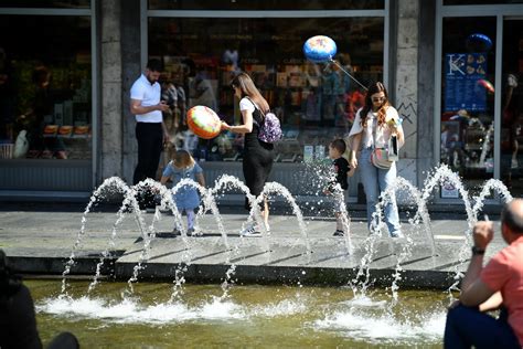 Danas U Srbiji Smena Sunca I Oblaka A U Ovom Delu Zemlje Olujni Vetar