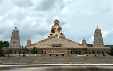 Best Ways to Visit Fo Guang Shan Buddhist Temple in Taiwan | Buddhist temple, Buddhist, Short trip