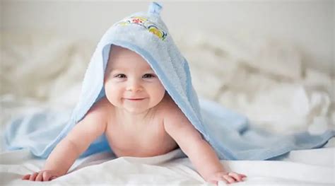 When does a baby smile for the first time and why? | Parenting News ...