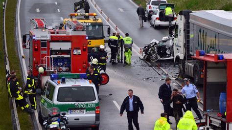 J Hrige Duisburgerin Stirbt Bei Unfall Auf B In Kamp Lintfort