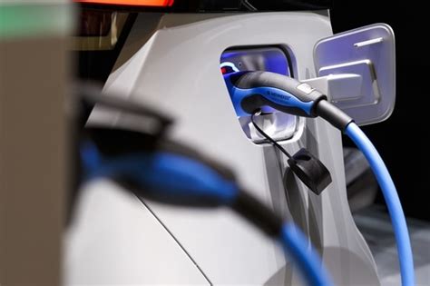 Electric cars continue to gain ground in Switzerland - SWI swissinfo.ch