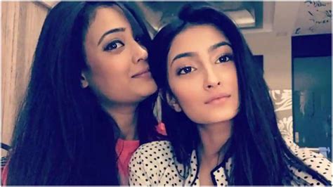 After Shweta Tiwari Daughter Palak Tiwari Shares Pictures Of Chilling In Pool Donning Black