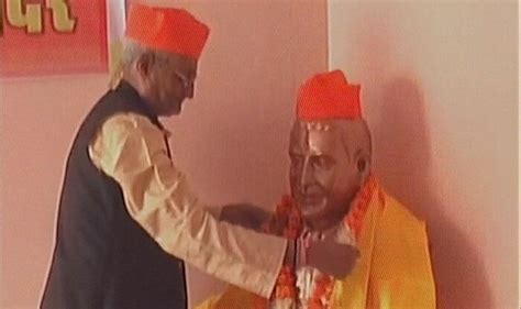 Nathuram Godse Statue Installed at Hindu Mahasabha Office in Gwalior ...