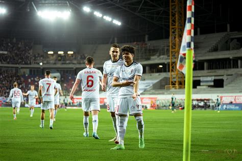 Lawrence Ennali Oficjalnie Pi Karzem Houston Dynamo Roosevelta