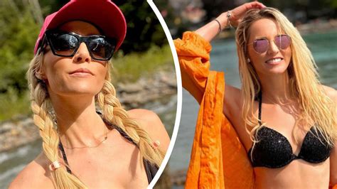 Bond Girl Melissa Naschenweng Begeistert Schlagerfans Im Knappen Bikini