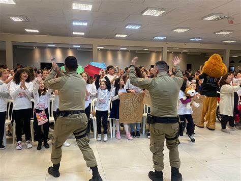 Formatura Do Proerd Celebrada Em I Ara Quase Crian As Mais Sul