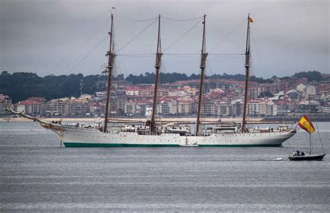 Llegada del buque escuela Juan Sebastián de Elcano a Marín