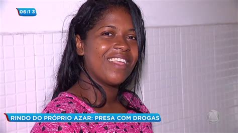 Mulher Presa Tentando Entrar Em Presidio Drogas Balan O Geral