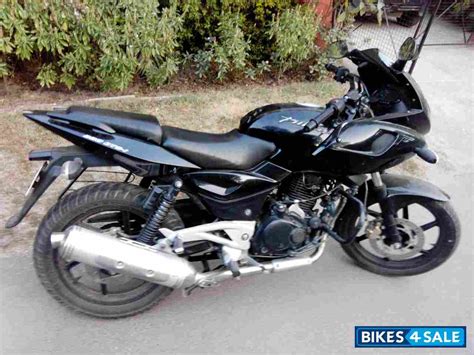 Black Bajaj Pulsar 220 Dtsi Picture 1 Bike Id 107168 Bike Located In