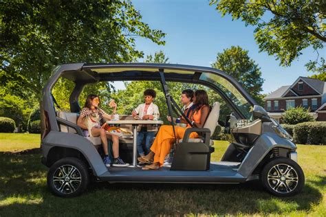 Club Car Cru Penned By Bmw Designworks Is A Six Seater Ev