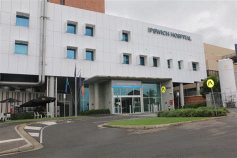 Ipswich Hospital slammed for alarming ambulance figures - Ipswich News ...