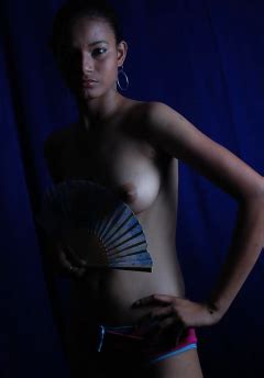 Desi Indian Nude Model Showing Boobs Under Saree Pallu Photos At DrTuber