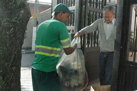 Primeiro dia de coleta seletiva recolhe 2 5 toneladas de recicláveis