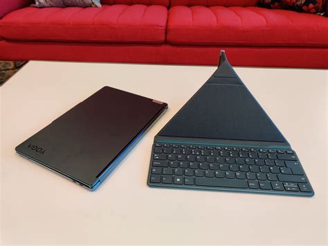 Ces First Look Dual Oled Panels In Lenovo S Yoga Book I Will