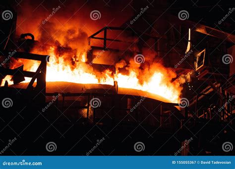 Fusi N Del Metal En Una Planta Sider Rgica Temperatura Alta En El Horno