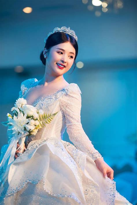 Hot girl dân tộc Tày có cuộc hôn nhân bất ngờ khi lấy chồng kém tuổi