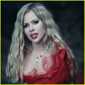 Avril Lavigne Debuts I Fell In Love With The Devil Music Video