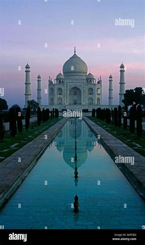 Taj Mahal tomb of Emperor Shah Jahan favourite wife Mumtaz Mahal who died in 1631 Stock Photo ...