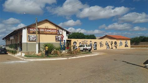 Jovens Itapetinenses visitam o museu do cangaço em Serra Talhada Nill