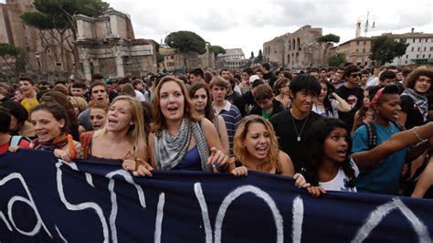 Fotos Estudantes protestam na Itália contra cortes do governo na área