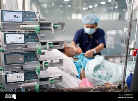 Resuscitation Equipment Hi Res Stock Photography And Images Alamy